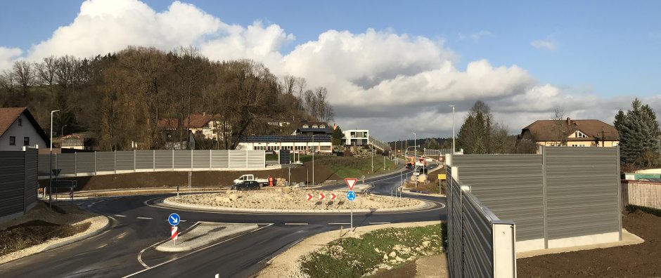 Kreisverkehr und Lärmschutz Ortsumfahrt Weismain - © Staatliches Bauamt Bamberg